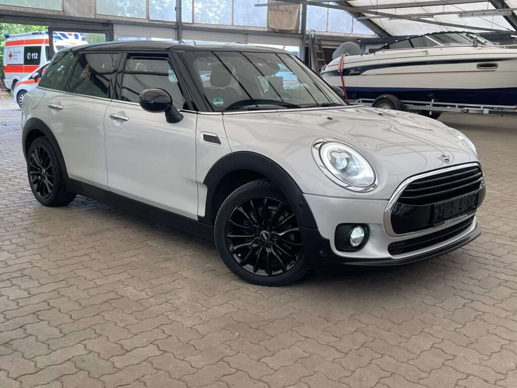 MIN Cooper Clubman in weiß
